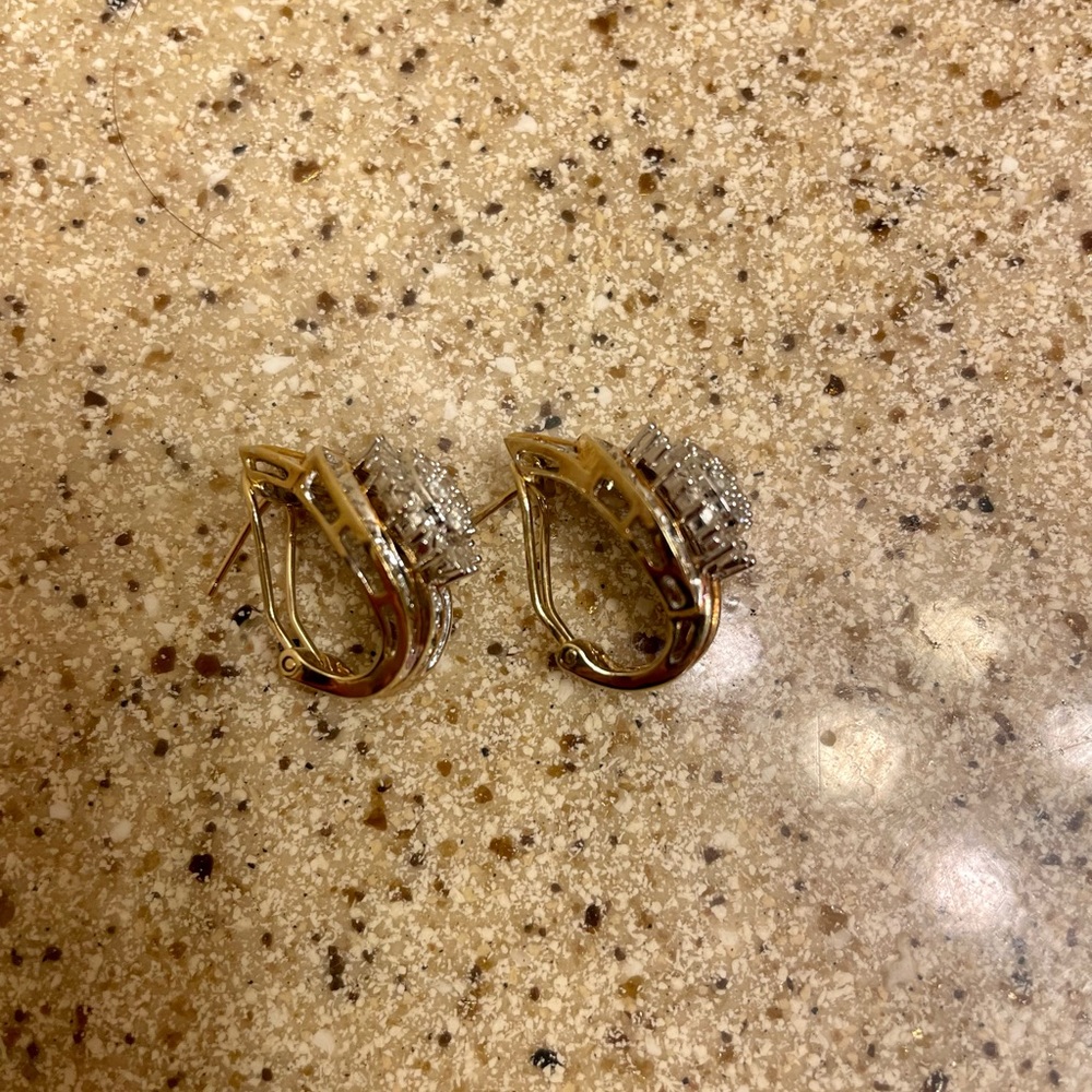 Stunning genuine diamonds set in solid 10 carat yellow gold earrings. - Picture 7 of 10